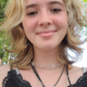 Meet your Posher, Chloe